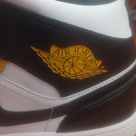 Jordan 1 High Yellow Ochre (WORN 2 TIMES!!!) - Picture 6 of 9